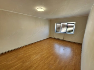 Propietar Vand apartament spatios în Zona Soarelui  - imagine 3