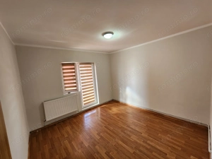 Propietar Vand apartament spatios în Zona Soarelui  - imagine 9