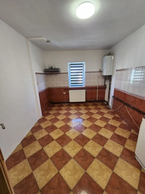 Propietar Vand apartament spatios în Zona Soarelui  - imagine 6