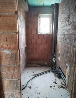 Casa la rosu, parter si mansarda - imagine 3 Casa la rosu, parter si mansarda - imagine 3