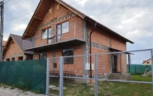 Casa la rosu, parter si mansarda - imagine 5 Casa la rosu, parter si mansarda - imagine 5