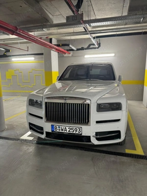Autoturism m1g marca rolls royce model cullinan