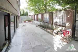 Apartament 2 camere si curte de 37 mp, aproape de Scoala 179 de vanzare in zona Damaroaia