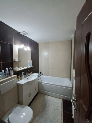 Apartament cu 3 camere - 70mp - Zona Aradului - imagine 4