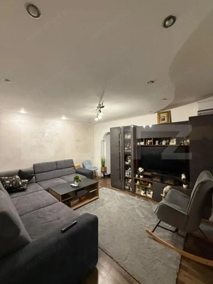 Apartament cu 3 camere, etajul 1, zona-Comuna din Paris - imagine 2