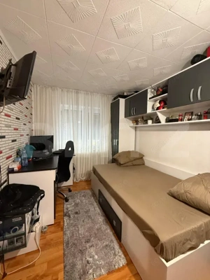 Apartament cu 3 camere, etajul 1, zona-Comuna din Paris - imagine 5