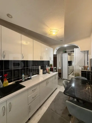 Apartament cu 3 camere, etajul 1, zona-Comuna din Paris - imagine 3