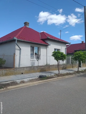  Casă si gradina Petrești 