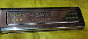 muzicuta impecabila SWAN HARMONICA  24 gauri  lungime 18 cm . latime 6 cm. - pret 90 ron