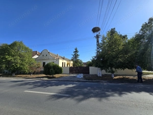 Cenad-Ultracentral-2 fronturi- Casa cu ahitectura deosebita - imagine 18