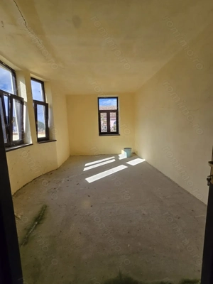 Cenad-Ultracentral-2 fronturi- Casa cu ahitectura deosebita - imagine 11