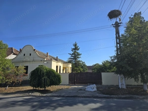 Cenad-Ultracentral-2 fronturi- Casa cu ahitectura deosebita - imagine 7