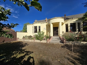 Cenad-Ultracentral-2 fronturi- Casa cu ahitectura deosebita - imagine 2