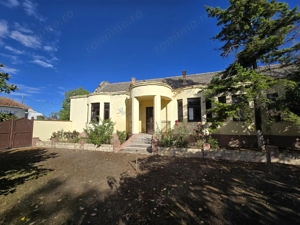 Cenad-Ultracentral-2 fronturi- Casa cu ahitectura deosebita - imagine 3