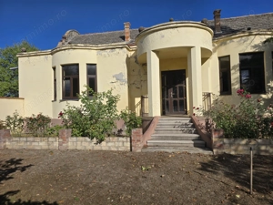 Cenad-Ultracentral-2 fronturi- Casa cu ahitectura deosebita - imagine 5