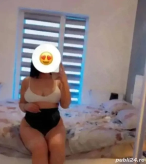 New Brunetă cu forme