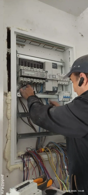 Electrician si ajutor