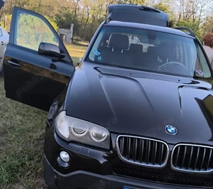 Vând BMW X3 în stare bună de funcționare, motor diesel de 2.0 litri.