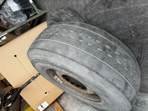 Vând roata de camion 