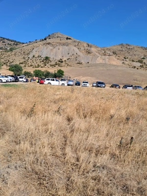 Teren de vânzare + casă demolabilă