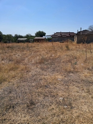 Teren de vânzare + casă demolabilă - imagine 2