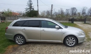 Vând Toyota Advensis