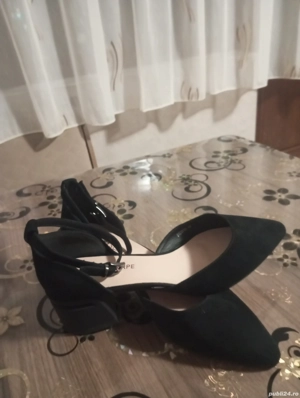 vând pantofi eleganți 