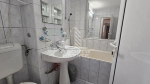 Apartament cu 4 camere si 2 bai, bloc cu lift, zona Circumvalatiunii - imagine 8