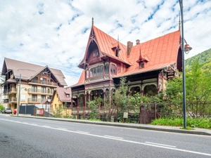 Oportunitate! Vila cu arhitectura spectaculoasa ultracentrala, Sinaia - imagine 2