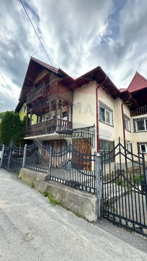 Vila de vânzare în Rucăr – 9 camere, grădină generoasă, zonă liniștită - imagine 15