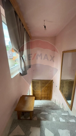 Vila de vânzare în Rucăr – 9 camere, grădină generoasă, zonă liniștită - imagine 8