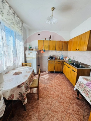 Casă / Vilă cu 5 camere de vânzare - imagine 2