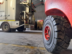 Cauciucuri pentru stivuitoare second hand - imagine 7