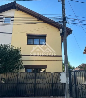 Casa tip duplex 5 camere 350 mp teren terasa cu zona gratar si pivnita