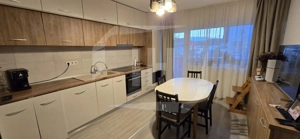 Apartament cu 3 camere, 2 parcari si boxa, zona Petrom