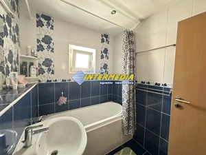 Vanzare Apartament 3 camere Decomandat 2 Bai balcon Mare parcare zona termopane izolat exterior - imagine 17