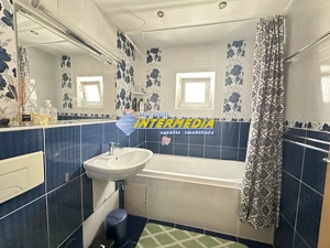 Vanzare Apartament 3 camere Decomandat 2 Bai balcon Mare parcare zona termopane izolat exterior - imagine 19