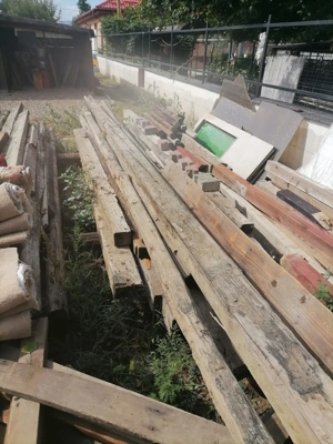 Lemn brad vechi de 150 ani. 2000 lei mc negociabil. Este calitativ bun pentru a fi prelucrat.  