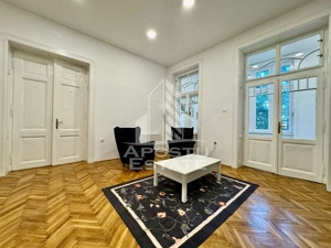 Apartament cu 4 camere semicentral in cladire istorica reabilitata