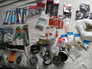 Vând produse pentru pescuit - noi cu eticheta