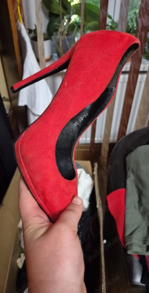 Pantofi rosii