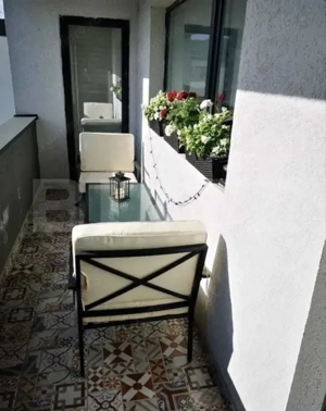 Apartament 82 mp, 2 dormitoare, 2 bai, living, laundry space, balcon si parcare - imagine 8