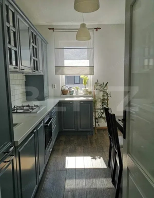Apartament 82 mp, 2 dormitoare, 2 bai, living, laundry space, balcon si parcare - imagine 2