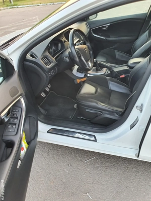 Volvo V40 2018 2.0 Benzina 190 cai - imagine 3