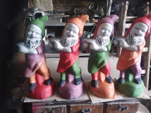 Vind pitici ornament gradina preț 100 buc  ,Execut zugrăveli, vopsitorii, gresie, faianță! 