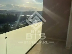 Apartament de vanzare 3 camere - zona ISU - imagine 2