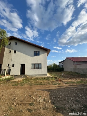 Casă de vânzare tip duplex - Domnești