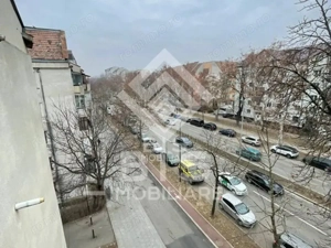 Apartament spaţios 3 camere - Bdul Independentei - imagine 12 Apartament spaţios 3 camere - Bdul Independentei - imagine 12