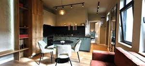 Locuință deosebită în Centru – apartament la casă, curte proprie!