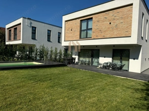 Casa individuala, 625 teren! Finisaje moderne, recent finalizata!